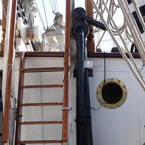 Échelle du Belem menant sur le pont du navire.
